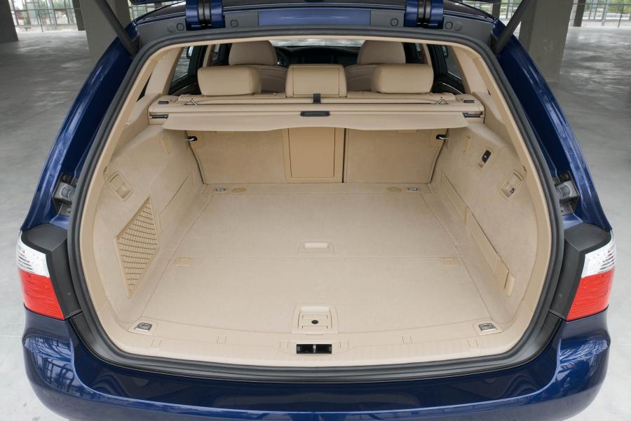  BMW 5-Series Touring 2007 года  (фото 2 из 22)